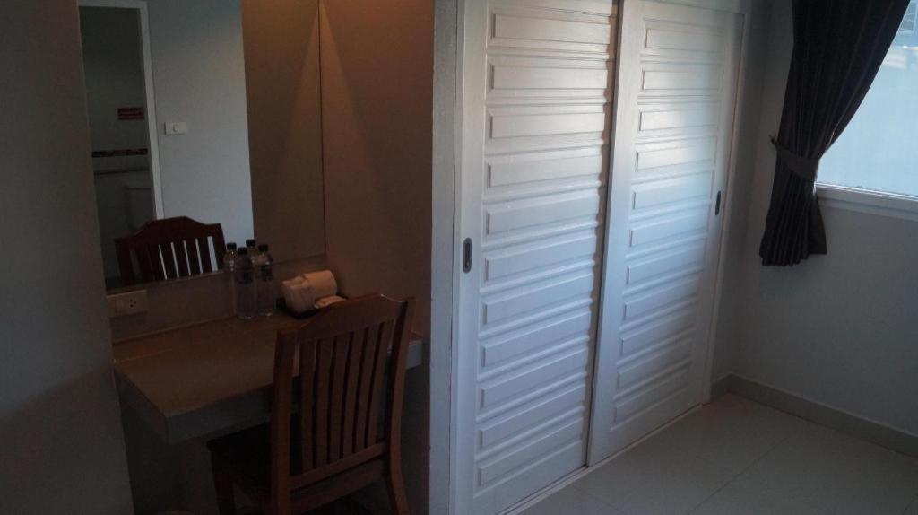 P.F Mansion Hotell Chaweng Beach Exteriör bild